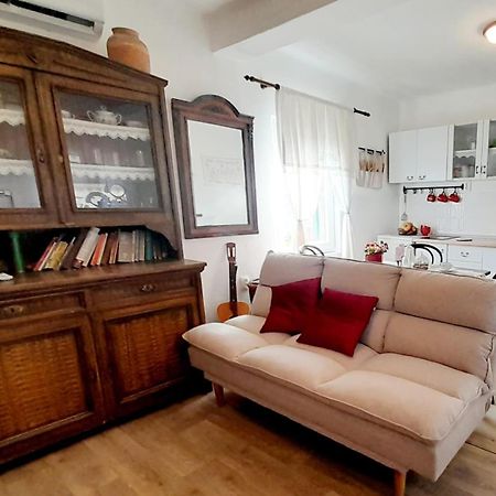 Dida Roko, Rustikalni Apartman S Terasom Kastela Ngoại thất bức ảnh