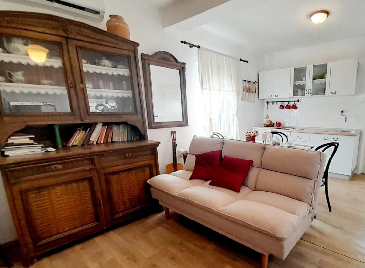 Dida Roko, Rustikalni Apartman S Terasom Kastela Ngoại thất bức ảnh